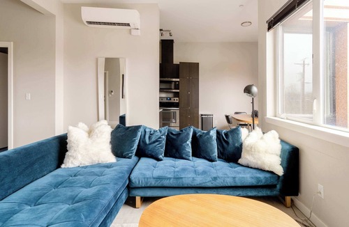 Belmont Apartment | Retro Charm - Hawthorne - 2BR - Walkable