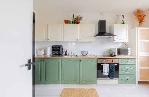 King's Park Apartment | Retro-Chic 2BD Flat with Gym and Balcony, Hackney