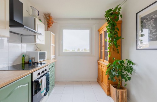 King's Park Apartment | Retro-Chic 2BD Flat with Gym and Balcony, Hackney