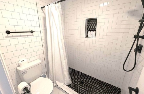 Forest Acres Apartment | Retro Chic Forest Acres Condo