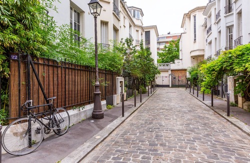Quartier du Petit-Montrouge Apartment | Retro Chic in Petit Montrouge, by Veeve
