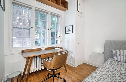 Cote-Des-Neiges—Notre-Dame-De-Grace Condo | Retro-Chic Spacious Home on 2 floors in Montrealn