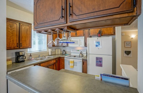 Northeast Heights House | Retro Condo in the North East Heights, 2bd/1ba, garage, Pet friendly