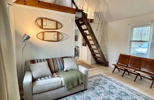 Accord Cottage | Retro Cottage in Accord