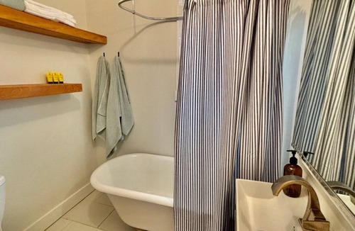 Accord Cottage | Retro Cottage in Accord