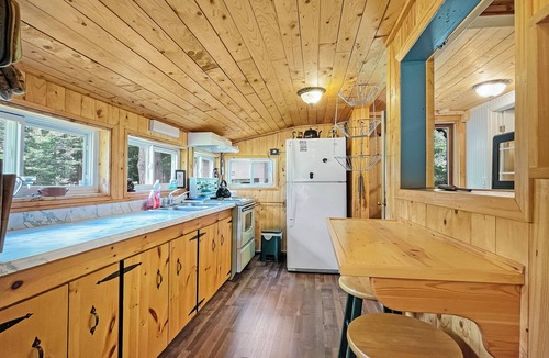 Purdy Cabin | Retro Fosters Lake Cabin- Romantic Retreat w Sauna & Volleyball Court
