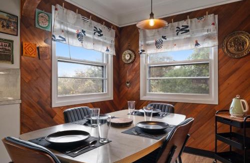 Starcrest House | Retro Getaway in Hazel Dell