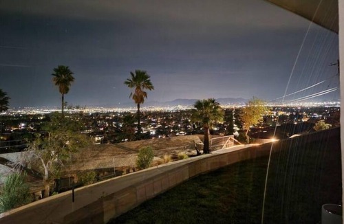 San Bernardino House | Retro Hilltop Villa