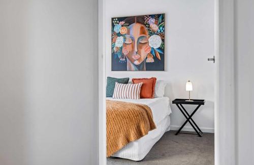 Buff Point Apartment | Retro Lake Vista By Coast Hosting