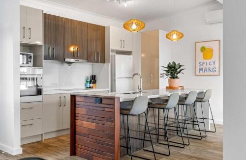 Buff Point Apartment | Retro Lake Vista By Coast Hosting