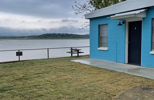 Tow Cabin | Retro Lakefront Cabin with Lots of Amenities