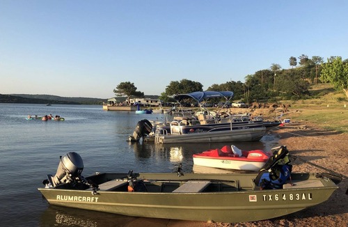 Tow Cabin | Retro Lakefront Cabin with Lots of Amenities