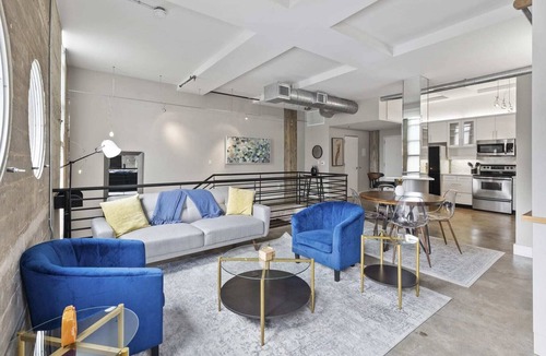 Downtown Austin Apartment | Retro Loft on 5th St