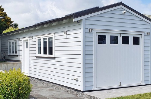 Papakura Apartment | Retro Luxe