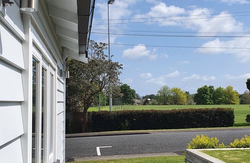 Papakura Apartment | Retro Luxe