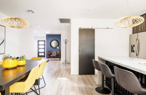 Camelback East House | Retro Mid-Mod Vibes Getaway (Centrally Located)