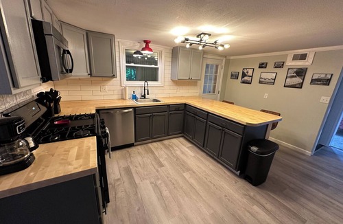Cortland House | Retro on Maple Avenue