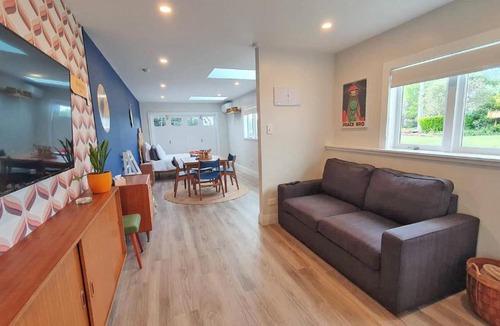 Papakura Apartment | Retro on Queen