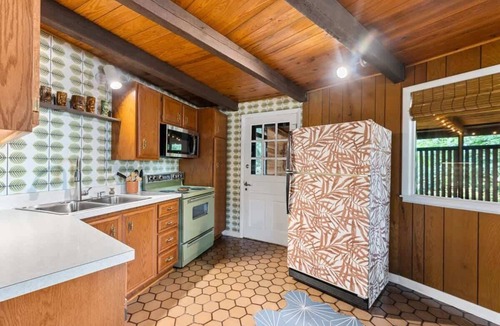Mount Holly House | Retro Retreat 4 Beaches, Pool + P-ball + Firepit