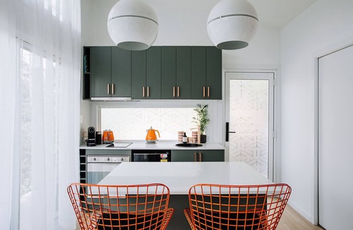 Terrigal Apartment | Retro Retreat - by Coast Hosting