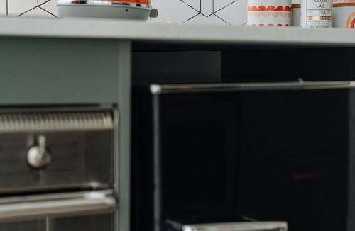 Terrigal Apartment | Retro Retreat - by Coast Hosting