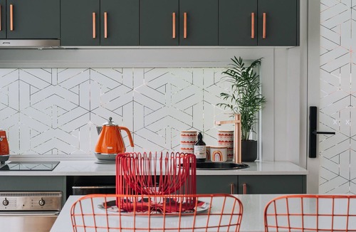 Terrigal Apartment | Retro Retreat - by Coast Hosting