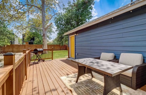 Eastside Promise Neighborhood House | Retro Retreat: Near Frost Center, FT Sam, Riverwalk