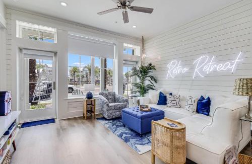 Cinnamon Shore Apartment | Retro Retreat TC 8102