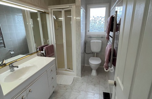 Whitby House | Retro Retreat with Style