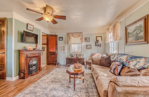 Ruidoso Cabin | Retro Riverfront MidTown Cabin- !HOT TUB, Riverview Deck PET