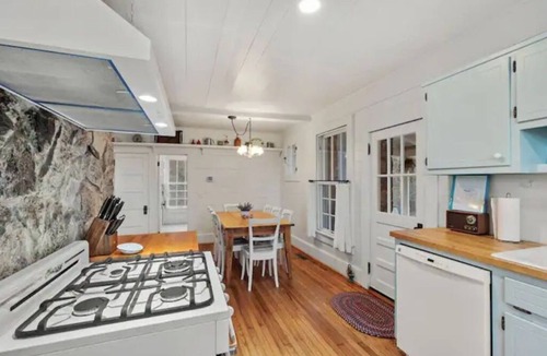 Suches Cottage | Retro Rock Cottage- Private Toccoa River Retreat