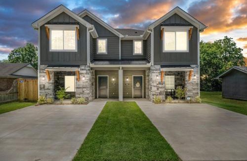 Broken Arrow House | Retro Rose Retreat-Rose District