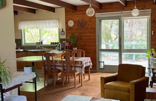 Jan Juc House | Retro Shack, Cool, Pets, Beach!