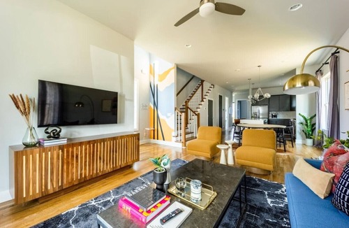 Hadley - Washington House | Retro Spacious Home-close to DT Nash w/parking!