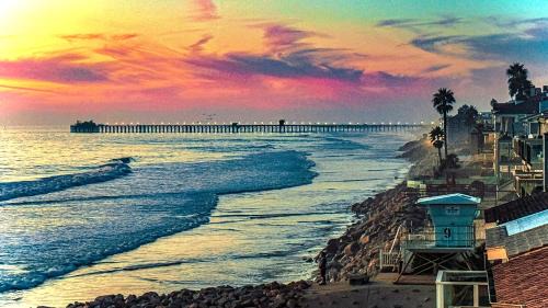 South Oceanside House | Retro Star-Wagon, Ocean Breez at Studios
