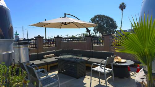 South Oceanside House | Retro Star-Wagon, Ocean Breez at Studios