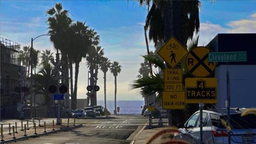South Oceanside House | Retro Star-Wagon, Ocean Breez at Studios