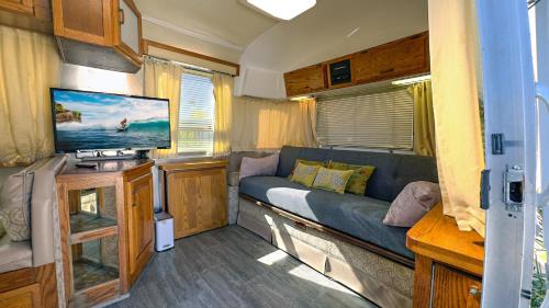 South Oceanside House | Retro Star-Wagon, Ocean Breez at Studios