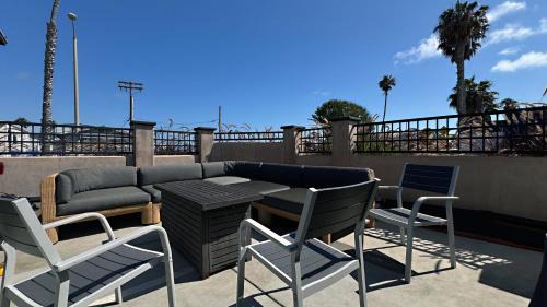 South Oceanside Villa | Retro Star-Wagon, Ocean View at Studios