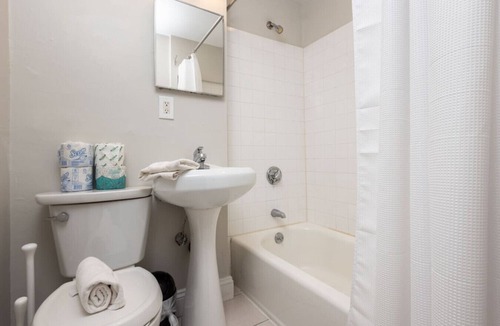 Prudential - St. Botolph Apartment | Retro Studio on Quiet Street