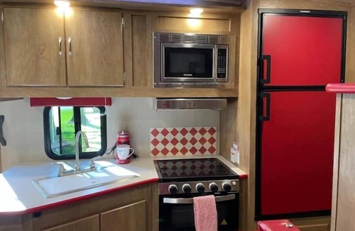 Ocala House | Retro Style Camper. SW Ocala-Near WEC-Comfy Bed