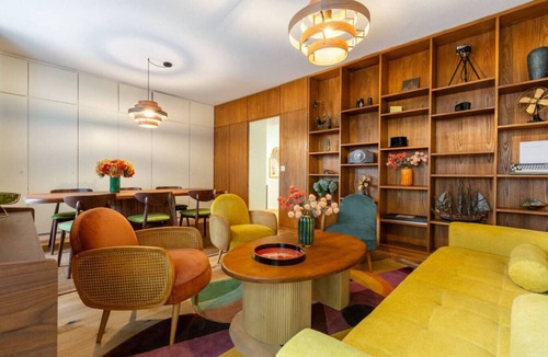 District 6 Apartment | Retro Suite · 2 King Betten + Schlafsofa – zentral