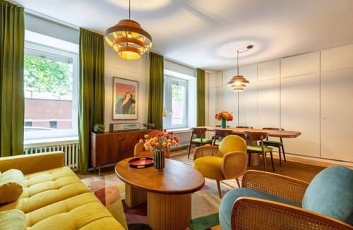 District 6 Apartment | Retro Suite · 2 King Betten + Schlafsofa – zentral