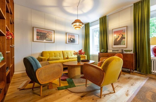 District 6 Apartment | Retro Suite · 2 King Betten + Schlafsofa – zentral