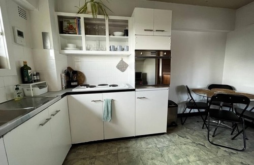 Kirribilli Apartment | Retro Sydney Harbour-view- Free Parking