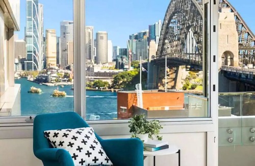 Kirribilli Apartment | Retro Sydney Harbour-view- Free Parking