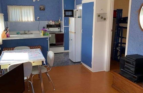 Urenui House | Retro Urenui Beach Bach