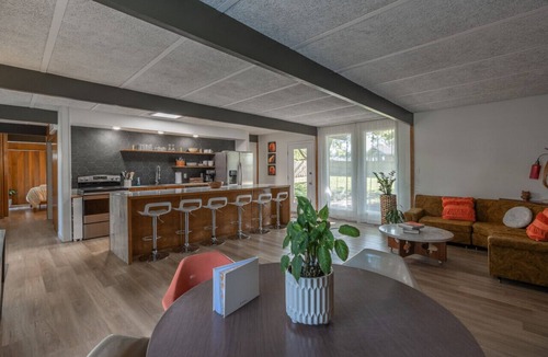 Springfield House | Retro Vibes | Mid-Century Gem in Springfield