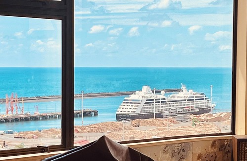 New Plymouth House | Retro Views