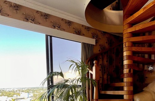 New Plymouth House | Retro Views